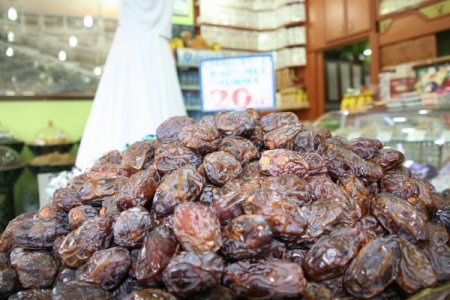 Çikolata Kaplı Hurma Tezgahtaki Yerini Aldı