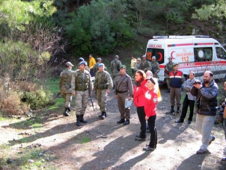 Çikolata uğruna geceyi dağda geçirdi