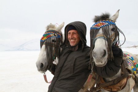 Çıldır Gölü'nde atlı kızak keyfi