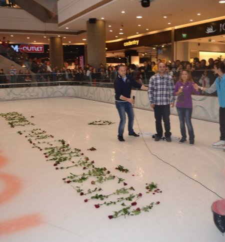 Çılgın aşıktan ilginç evlenme teklifi