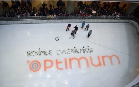 Çılgın aşıktan ilginç evlenme teklifi