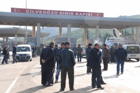 Cilvegözü'nde endişeli bekleyiş sürüyor