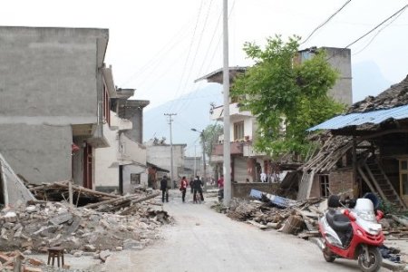 Çin, depremden sonra doğan ve enkazdan kurtulan bebekleri konuşuyor