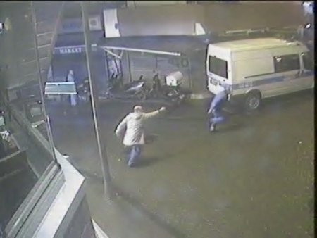 Cinayet anı güvenlik kamerasında