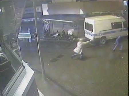 Cinayet anı güvenlik kamerasında