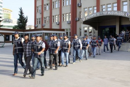 Cinayet haberinin gazete kupürüyle haraç toplayan suç örgütü çökertildi