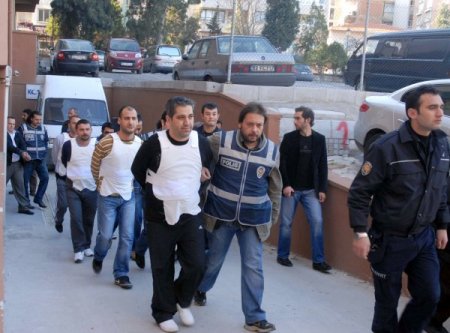 Cinayet Ve Uyuşturucu Çetesi Üyeleri Çelik Yelekle Adliyeye Sevk Edildi