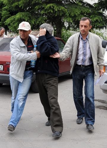 Cinayet Zanlısı 4 Yıl Boyunca Kadın Kılığında Dolaşmış