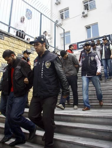 Cinayeti Emekli Başkomiserin Eşi Planladı, Polis Memuru Tetiği Çekti