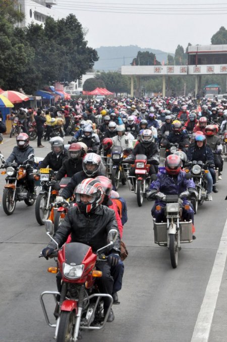 Çin’de 200 Bin Motorcunun Memlekete Gidişinde Güvenliği 20 Bin Polis Sağlayacak