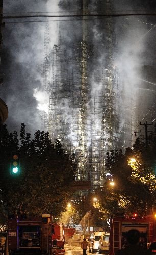 Çin'de 28 Katlı Bina Yandı: En Az 8 Ölü, 90'dan Fazla Yaralı