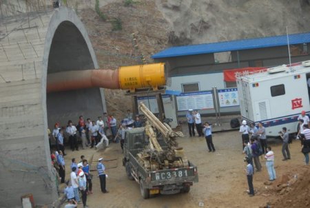 Çin’de Göçük Altındaki 12 İşçiye Ulaşıldı