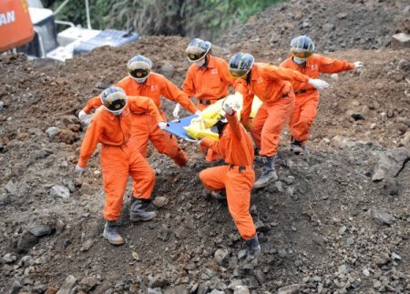 Çin’de Toprak Kayması: 14 Ölü,8 Kayıp