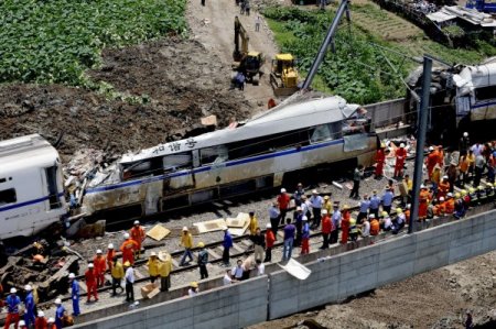 Çin’de Tren Kazasının Sorumluları Görevden Alındı