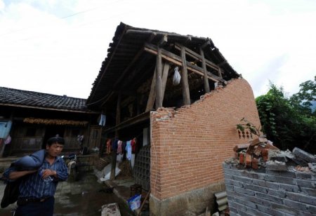 Çin’deki Depremde 94 Ev Yerle Bir Oldu