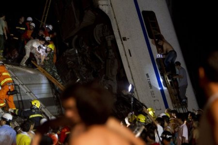 Çin’deki Tren Kazasında Ölü Sayısı 35 Oldu