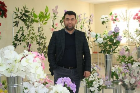 Çin’den İthal Edilen Yapay Çiçekler Adana’dan Türkiye’ye Dağıtılıyor
