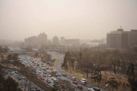 Çin’in başkenti Pekin’de kirli hava ve toz fırtınası yaşanıyor (Özel)