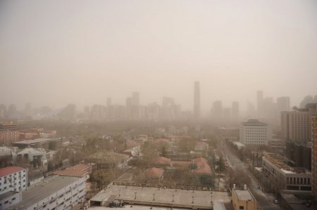 Çin’in başkenti Pekin’de kirli hava ve toz fırtınası yaşanıyor (Özel)