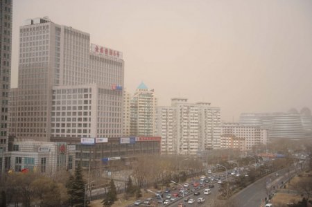 Çin’in başkenti Pekin’de kirli hava ve toz fırtınası yaşanıyor (Özel)