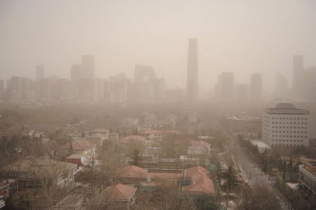 Çin’in başkenti Pekin’de kirli hava ve toz fırtınası yaşanıyor (Özel)