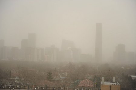 Çin’in başkenti Pekin’de kirli hava ve toz fırtınası yaşanıyor (Özel)