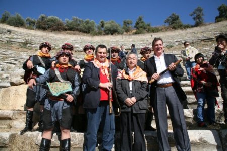 Çinli, Japon Ve İranlılar Aydın'da Zeytin Topladı