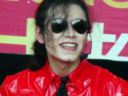 Çinli Michael Jackson gerçeğini aratmadı