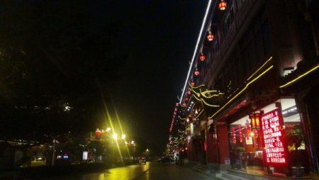 Çinliler, yılan yılında muhteşem gece manzaralarının keyfini çıkarıyor (Özel)