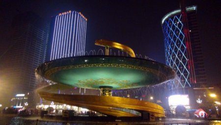 Çinliler, yılan yılında muhteşem gece manzaralarının keyfini çıkarıyor (Özel)