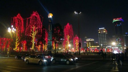 Çinliler, yılan yılında muhteşem gece manzaralarının keyfini çıkarıyor (Özel)