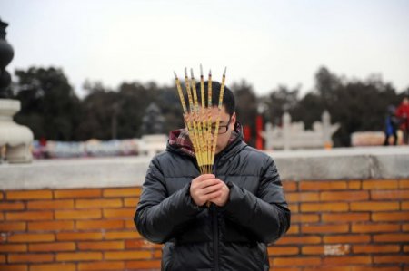 Çinliler geleneksel Yılan Yılını kutluyor