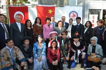 Çinliler halk kültürlerini sergilerle tanıtıyor