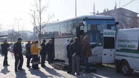 Cinnet getiren gardiyanın öldürdüğü 3 kişinin cenazesi Adli Tıp'a kaldırıldı (2)