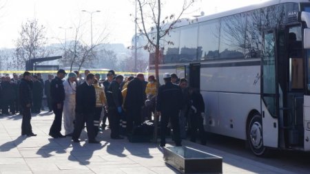 Cinnet getiren gardiyanın öldürdüğü 3 kişinin cenazesi Adli Tıp'a kaldırıldı (2)