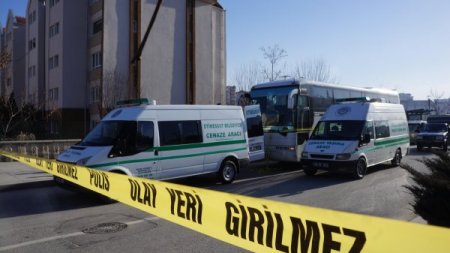 Cinnet getiren gardiyanın öldürdüğü 3 kişinin cenazesi Adli Tıp'a kaldırıldı (2)