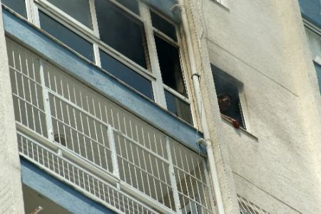 Cinnet Getiren Öğretmen Apartman Dairesini Ateşe Verdi (2)