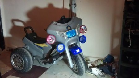 Cinnetten geriye çocukların oyuncakları ve ayakkabıları kaldı