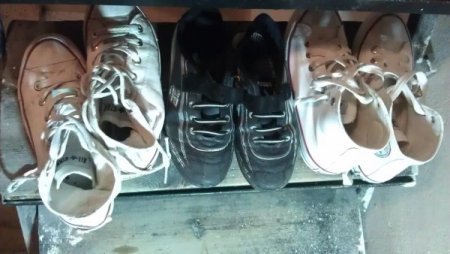 Cinnetten geriye çocukların oyuncakları ve ayakkabıları kaldı