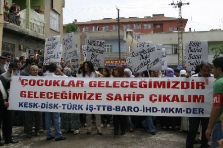 Cinsel İstismar Olayları Yürüyüş Ve Basın Açıklaması İle Kınandı