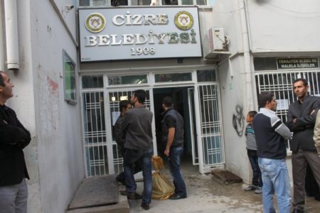 Cizre Belediyesi'ne operasyon