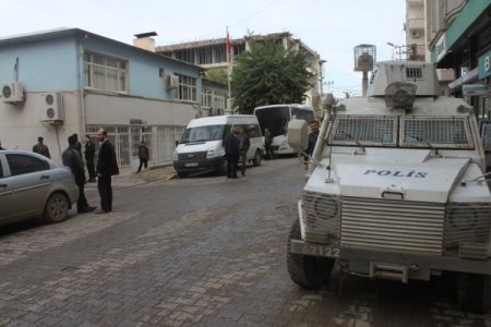 Cizre Belediyesi'ne operasyon