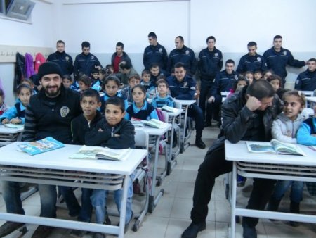 Cizre Emniyet Müdürlüğü, şehit polisinin ismini alan okula yardımda bulundu