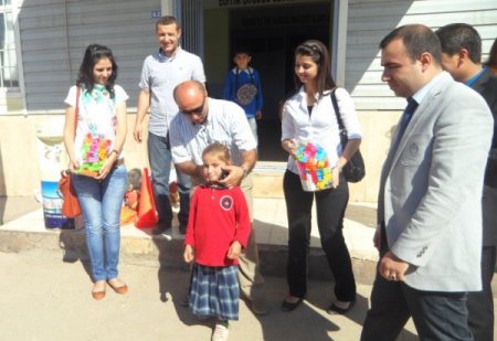 Cizre Emniyet Müdürlüğü yetkililerinden köy okuluna ziyaret