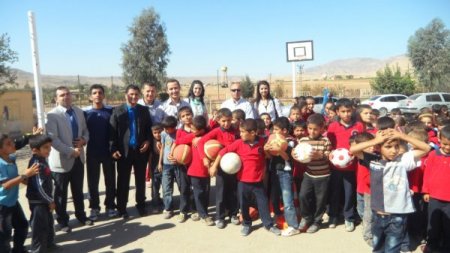 Cizre Emniyet Müdürlüğü yetkililerinden köy okuluna ziyaret