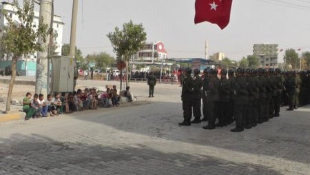 Cizre ve Silopi'de Zafer Bayramı kutlandı