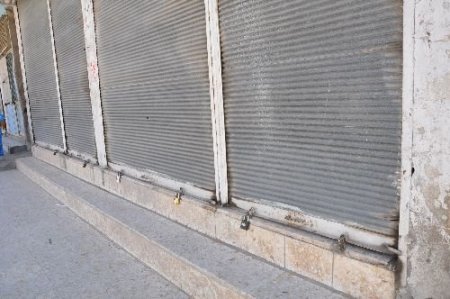 Cizre'de Bazı Esnaflar Kepenk Kapattı