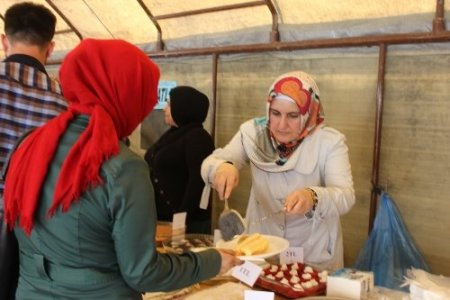 Cizre’de fakir öğrenciler için düzenlenen kermese büyük ilgi