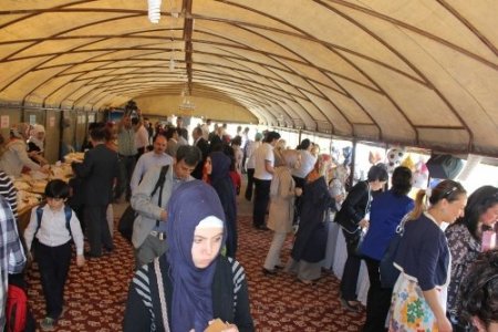 Cizre’de fakir öğrenciler için düzenlenen kermese büyük ilgi