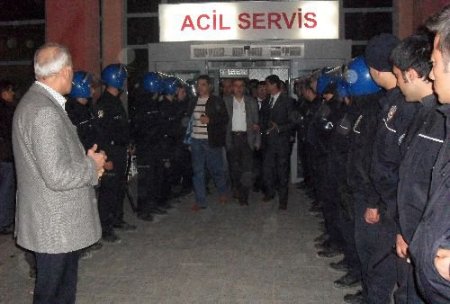 Cizre'de Gerginlik: 2'si Polis 4 Mişi Yaralandı